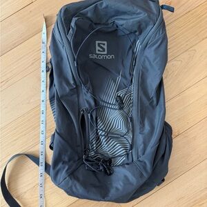 Salomon Water Bladder Lightweight Running Backpack, shoulder pockets for bottles